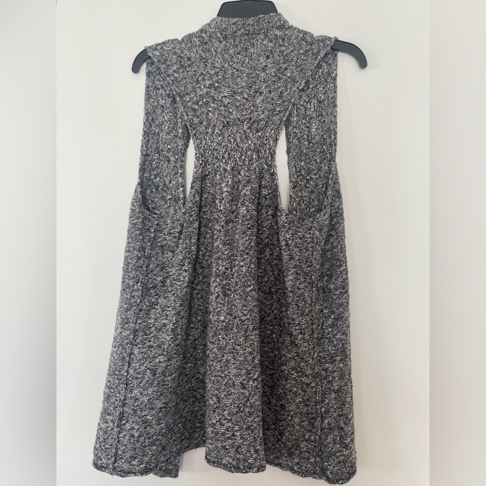 Maurice’s Large Sleeveless Cardigan - Picture 2 of 7